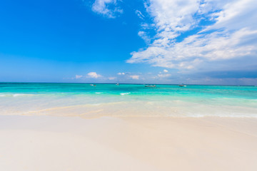Fototapeta na wymiar Xpu-Ha Beach - beautiful caribbean coast of Mexico - Riviera Maya