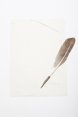 Naklejka premium A fountain pen with ink, letter on the white table.