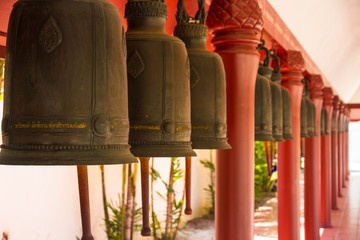 Fototapeta na wymiar Chinese Bells and red columns 