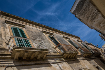 Balkone in Lecce, in Apulien, Italien
