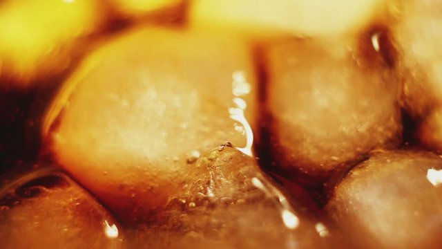 ir bubbles between rotating ice cubes