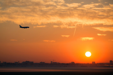 Landung in Niederlande bei Sonnenaufgang
