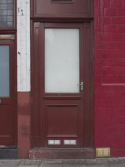 Obraz na płótnie Canvas Red door with window