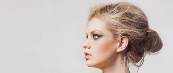 Foto op Plexiglas Blonde girl profile portrait with beautiful smokey eyes looking aside, letterbox © patronestaff