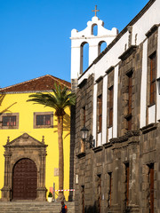 Fototapeta premium Altstadtszene mit Kirche, Garachico,Teneriffa