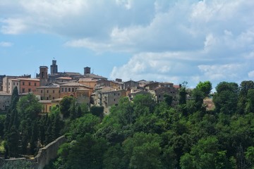 Fototapeta na wymiar Blick auf ein Stadtteil der alten Stadt Volterra in Italien
