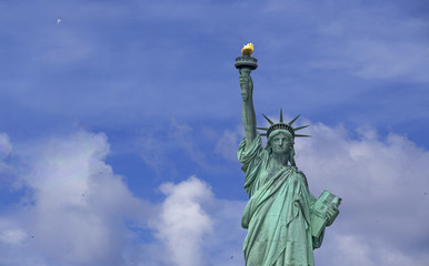 Fototapeta na wymiar Statue of Liberty over blue sky