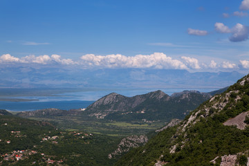 Вид на Скадарское озеро и его окрестности. Черногория.
