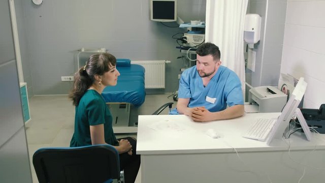 A young woman consults a doctor about gastroscopy 4k