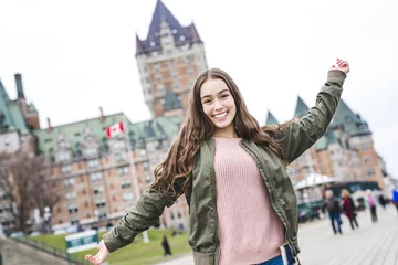 Poster Canada Quebec City scape met Chateau Frontenac en jonge tiener genieten van het uitzicht.