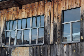Obraz na płótnie Canvas Old window on a wooden building