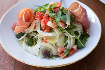 Arugula and fennel salad with prosciutto