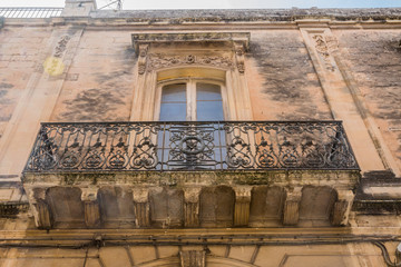 Alter Balkon meditteran. Lecce, in Apulien, Italien
