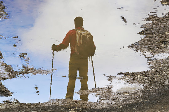 A hiker's reflex in a puddle
