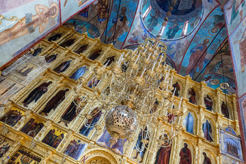 Obraz premium SERGIEV POSAD, RUSSIA - APRIL 26, 2017: Interior of the ensemble of orthodox buildings of the Holy Trinity Saint-Sergius Lavra 
