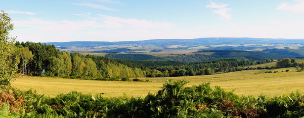 Hunsr&uuml;ck vom Idarwald bis zum Schwarzw&auml;lder Hochwald, vorne das Dhrontal
