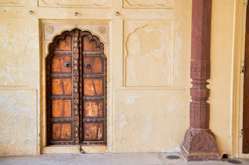 Wooden doors medieval design with arch - Closed Wood Door - 148479596