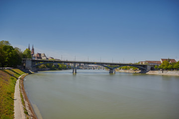 Obraz na płótnie Canvas Panorama der Stadt Basel mit Rhein