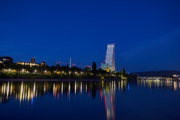 Fototapeta na wymiar Panorama der Stadt Basel mit Rhein
