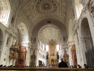 Fototapeta premium Interior de uma igreja