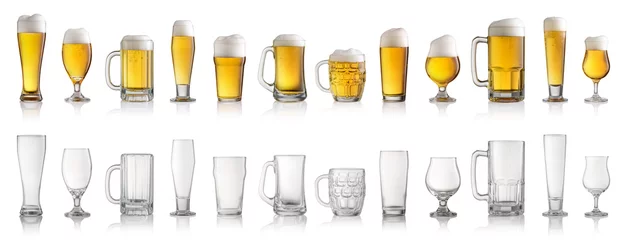 Papier Peint photo autocollant Bière Ensemble de divers verres à bière pleins et vides. Isolé sur fond blanc