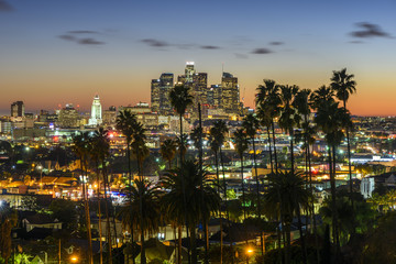 Paysage urbain du centre-ville de Los Angeles au coucher du soleil