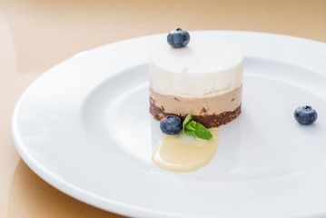 cheesecake with blueberries