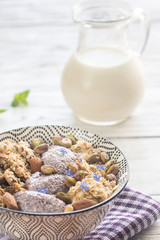 Oats with chia pudding and cereal cookies