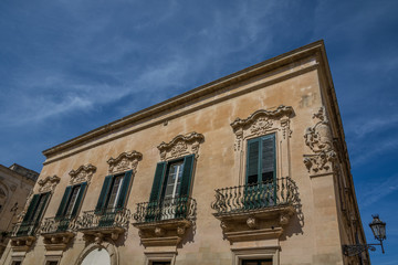 Obraz premium Balkone an Fassade in Lecce, in Apulien, Italien