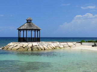 Fototapeta premium Beautiful and relaxing ocean view of gazebo in Montego Bay Jamaica