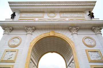 Fototapeta premium Triumphal gate of Macedonia on the main street of Skopje, the Macedonian capital