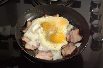 Fried eggs and ham