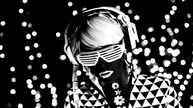 glow disco woman uv raver