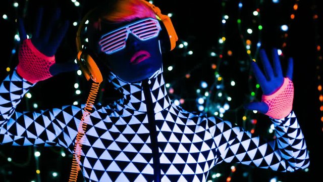 glow disco woman uv raver