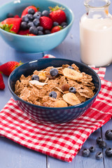 Breakfast with wholegrain cereals. 