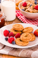 Breakfast with wholegrain cereals. 