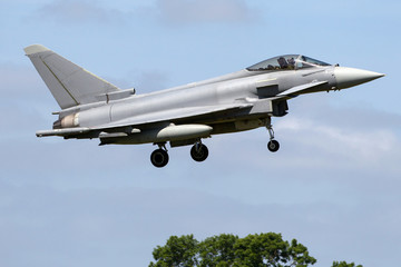 Kampfjet bei Landung