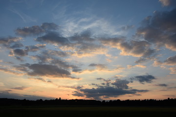 Abendhimmel, Abend, himmel, abends, sonnenuntergang, d&auml;mmerung, abendd&auml;mmerung, wolke, wolken, wiese, wiesen, landschaft