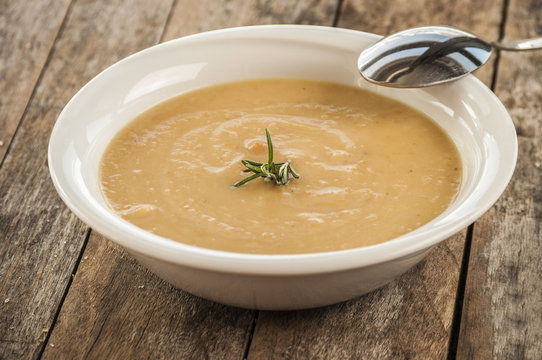 Vegetarian carrot-pumpkin cream soup