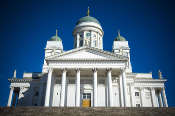 Fototapeta na wymiar Helsinki cathedral in sunshine against clear blue sky