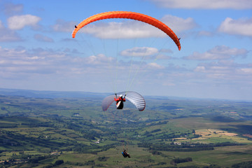 Paragliders in the Brecon Beacons - obrazy, fototapety, plakaty