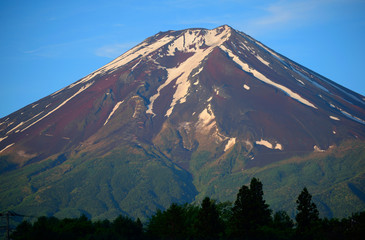 Obraz premium Mount Fuji in early summer from Fujiyoshida City