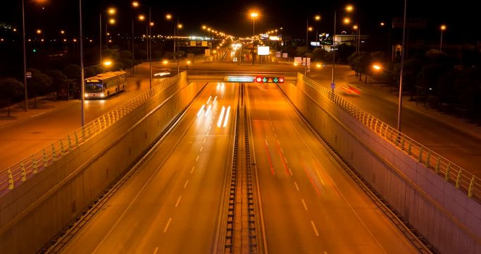 Otoyoldan Hızlı Akan Trafik