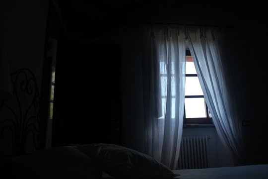 dietro le tende