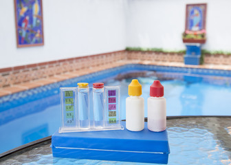 Measurement of pH and chlorine in swimming pools
