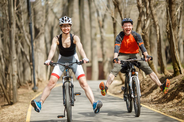 Fototapeta premium Funny bicyclists driving around park