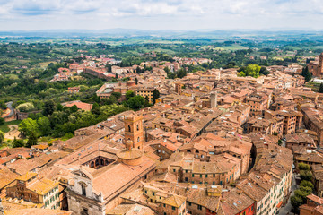 Fototapeta na wymiar Vue de Sienne en Toscane du haut de la Torre del Mangia