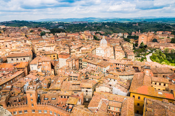 Fototapeta na wymiar Vue de Sienne en Toscane du haut de la Torre del Mangia
