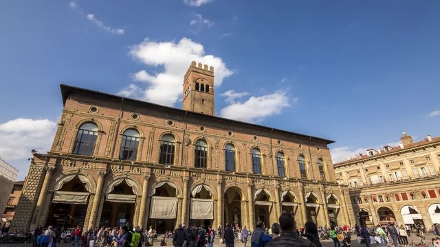 4K Timelapse Bologna Piazza Maggiore & Clouds