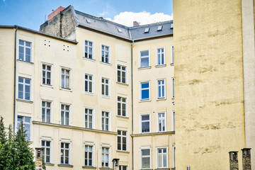 Fototapeta na wymiar beautiful old house and blue sky in Berlin